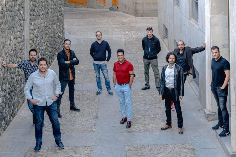De izquierda a derecha y de atrás adelante: Santi, Iván, Diego, Pablo, Hachè, Rafa, César, Carlos y Edu