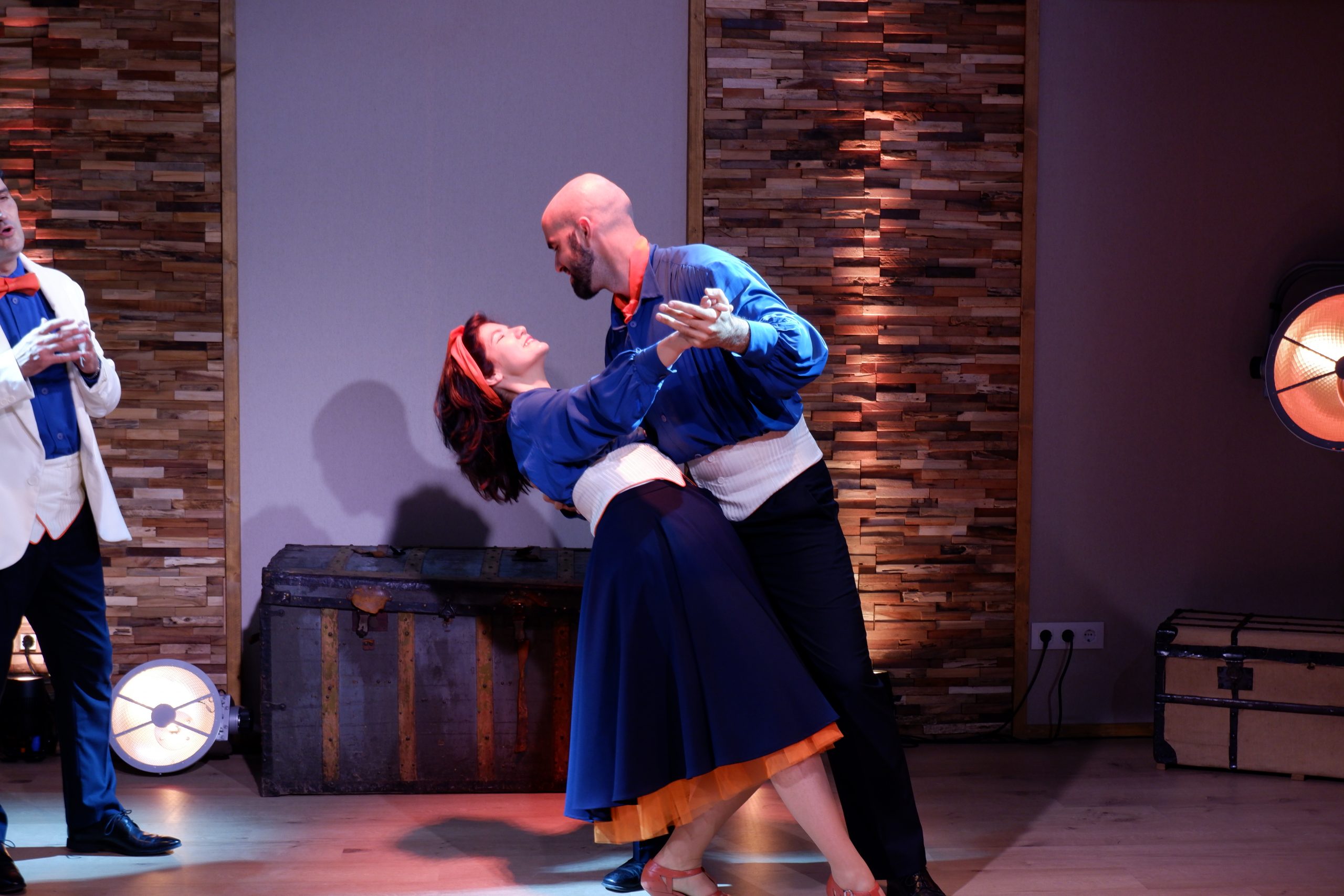 Alberto y Aurore bailando
