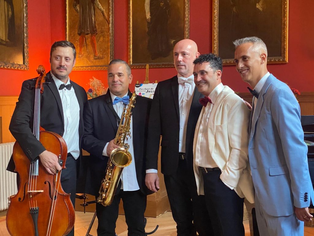 Pablo, Rafa Garcés, Elías, César y Lucho en el Ateneo presentando el programa "Tears of love"